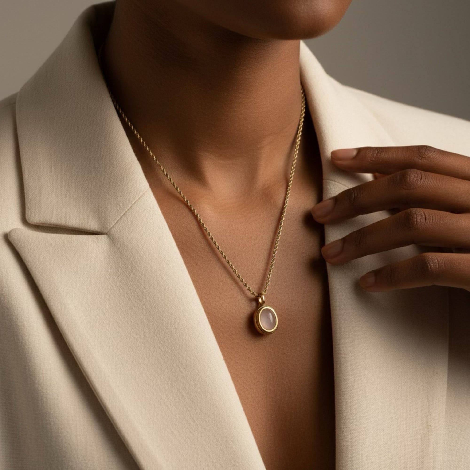 𝖲𝖠𝖡𝖤𝖭𝖣𝖠 Oval Necklace