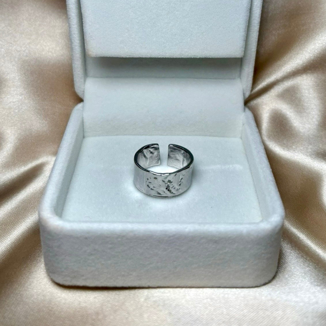 𝖲𝖠𝖡𝖤𝖭𝖣𝖠 Bold Glam Ring